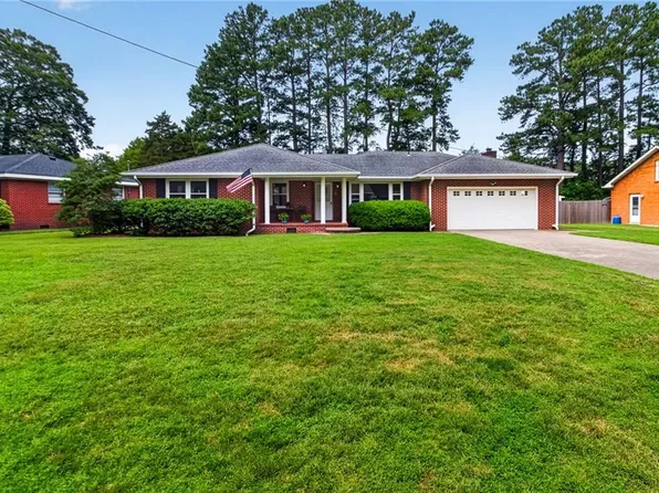 208 Woodford Dr, Chesapeake, VA 23322