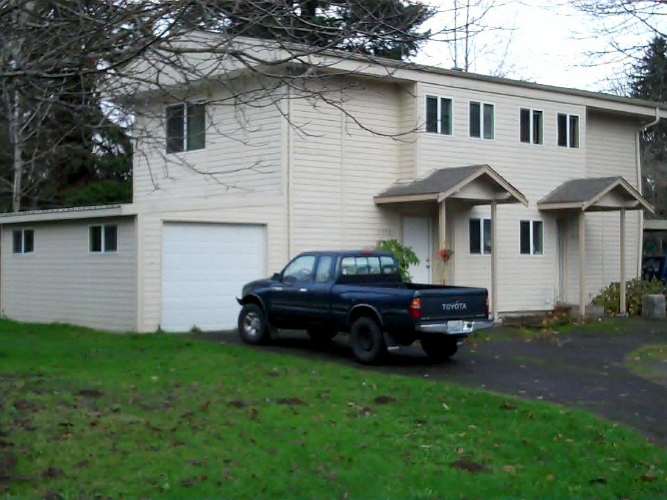 1st image of 2002 12th Ave NE