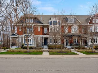 157 Saint Lawrence Dr, Mississauga, ON L5G4V2