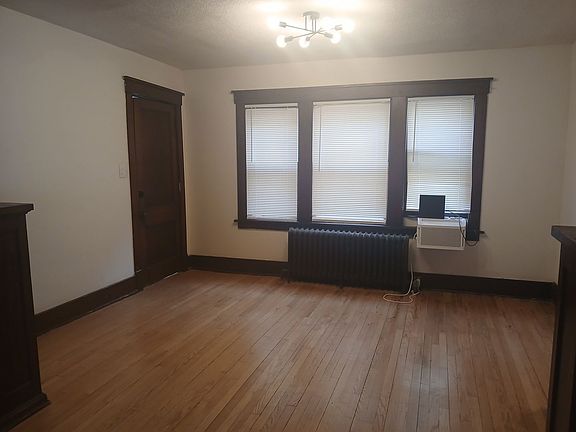 5th image of 120 N 6th St APT 5