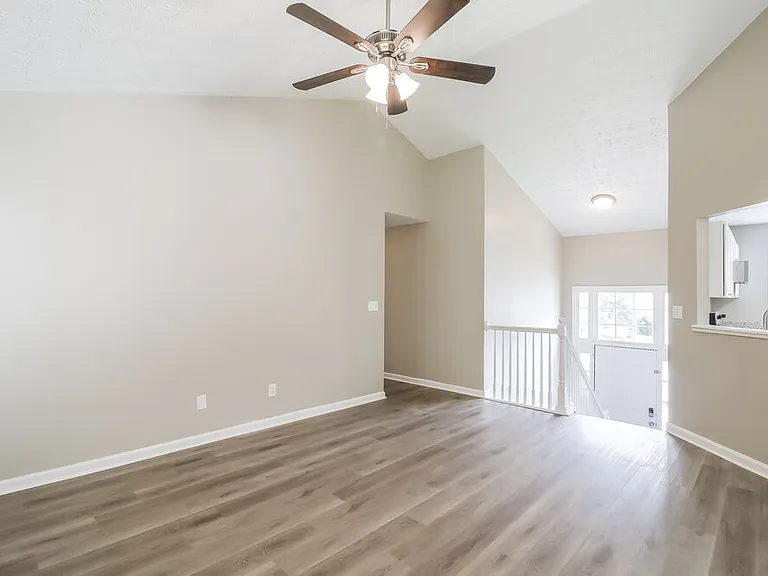 7460 Royale Ct — Photo 6