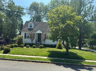25 Brookside Ter, Verona, NJ 07044