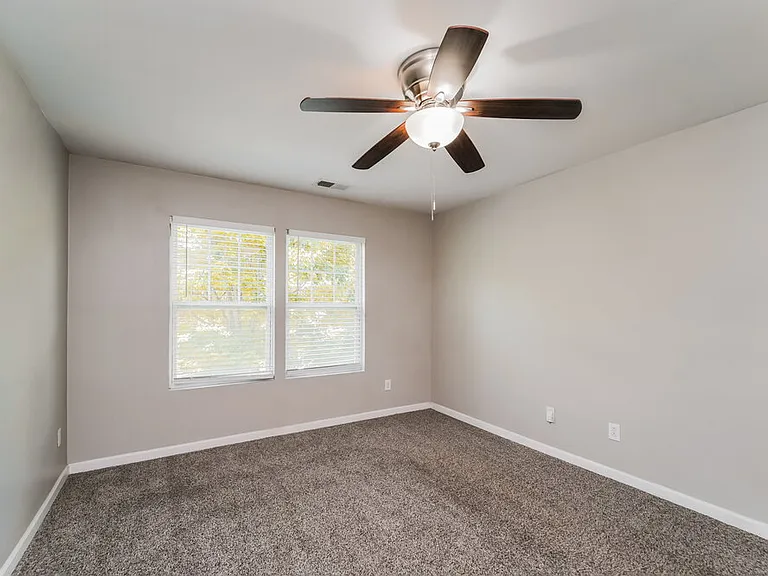 1040 Joselynn Dr — Photo 10