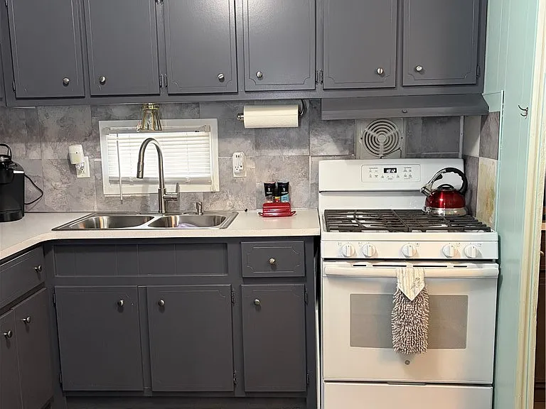 2080 River Rd #15 — Photo 4