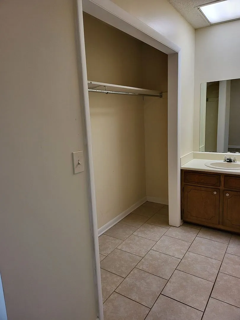 2800 Garvin Rd — Photo 3