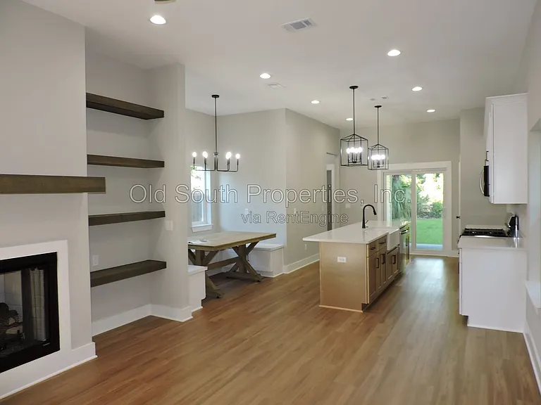 706 N F St #B — Photo 4
