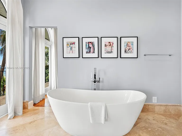 814 W Dilido Dr — Photo 6