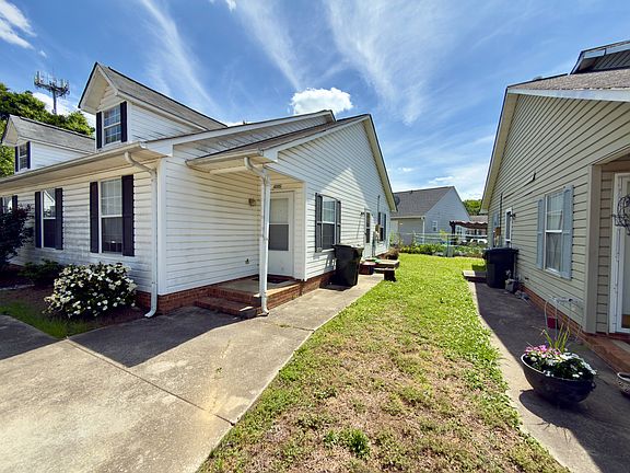 2nd image of 1053 Farm Pond Ln