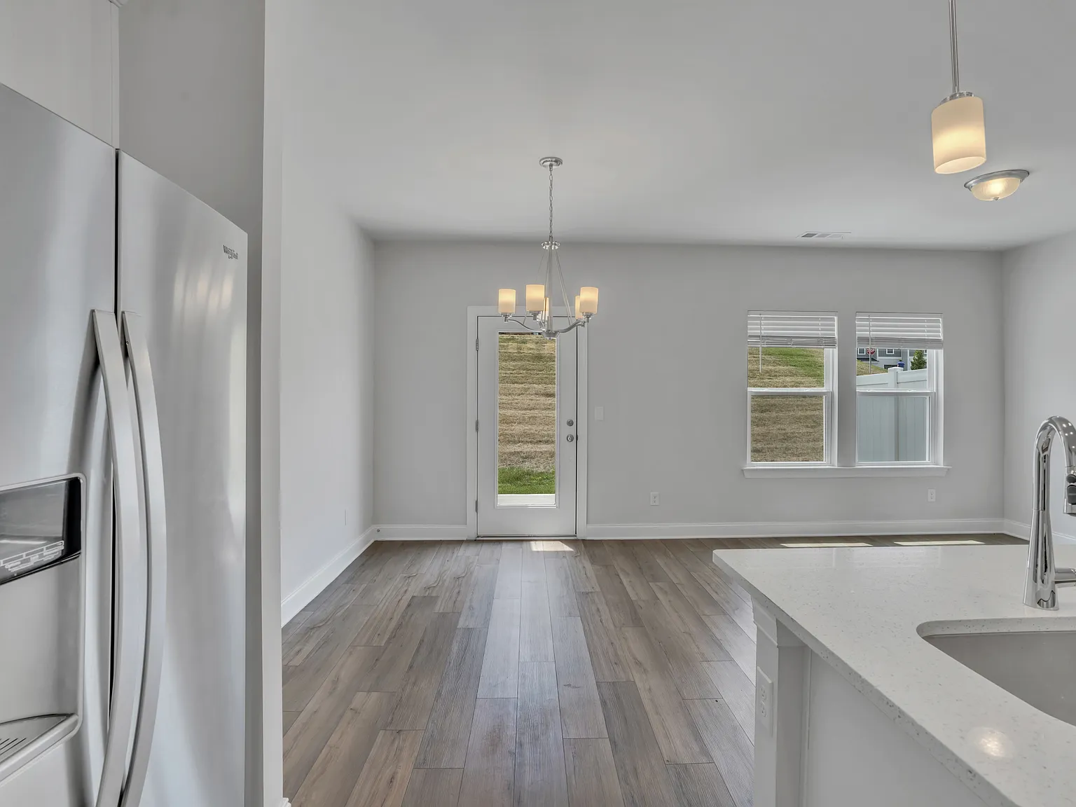 3 bed, 2.5 bath, 1400 sqft, $2,350 — Photo 3