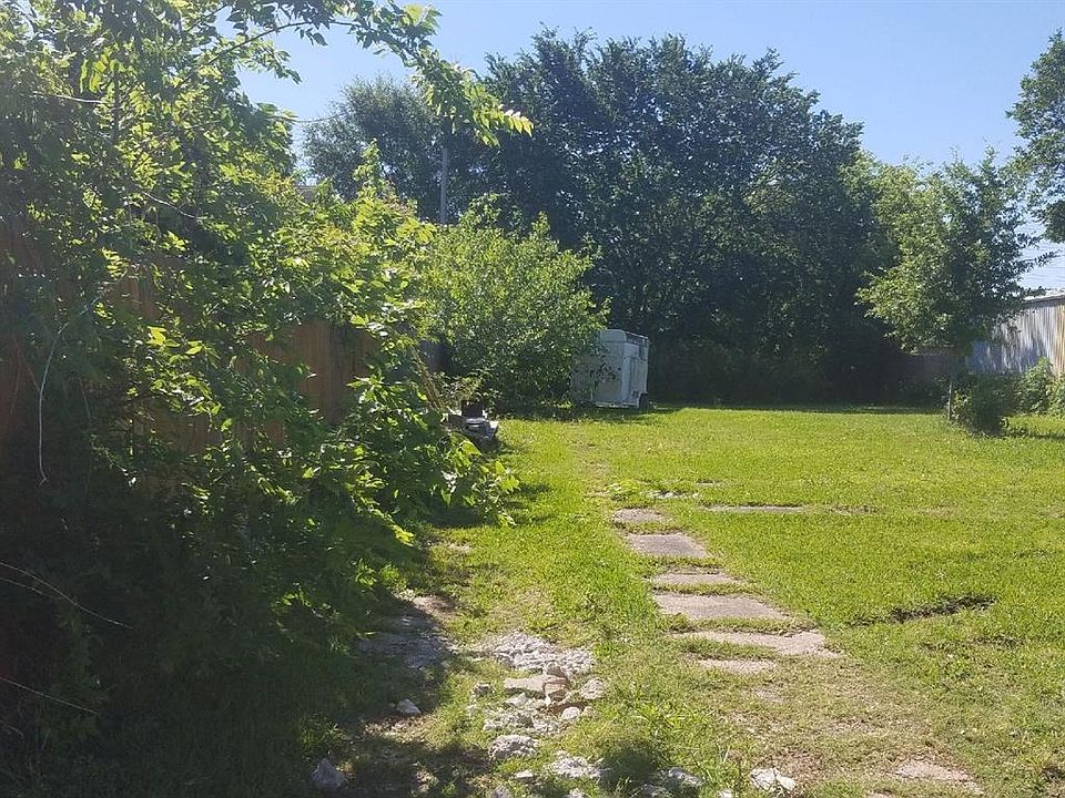2nd image of 8008 Barkley St