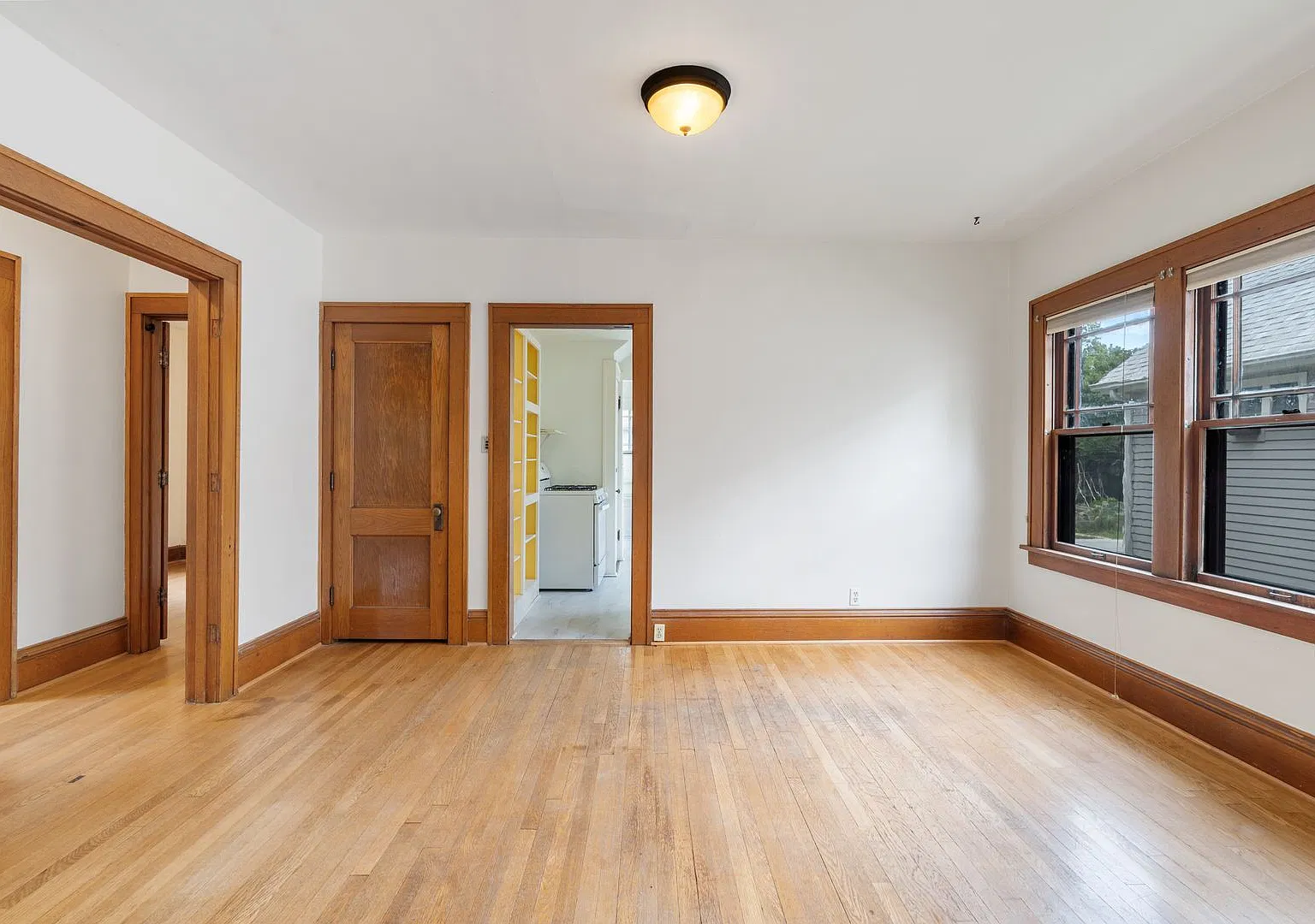 608 Ronalds Street — Photo 3