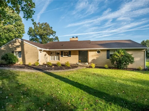 4925 Scott Dr, Hermitage, PA 16148