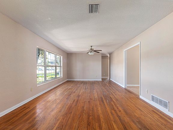 3rd image of 1818 SE Lake Weir Ave