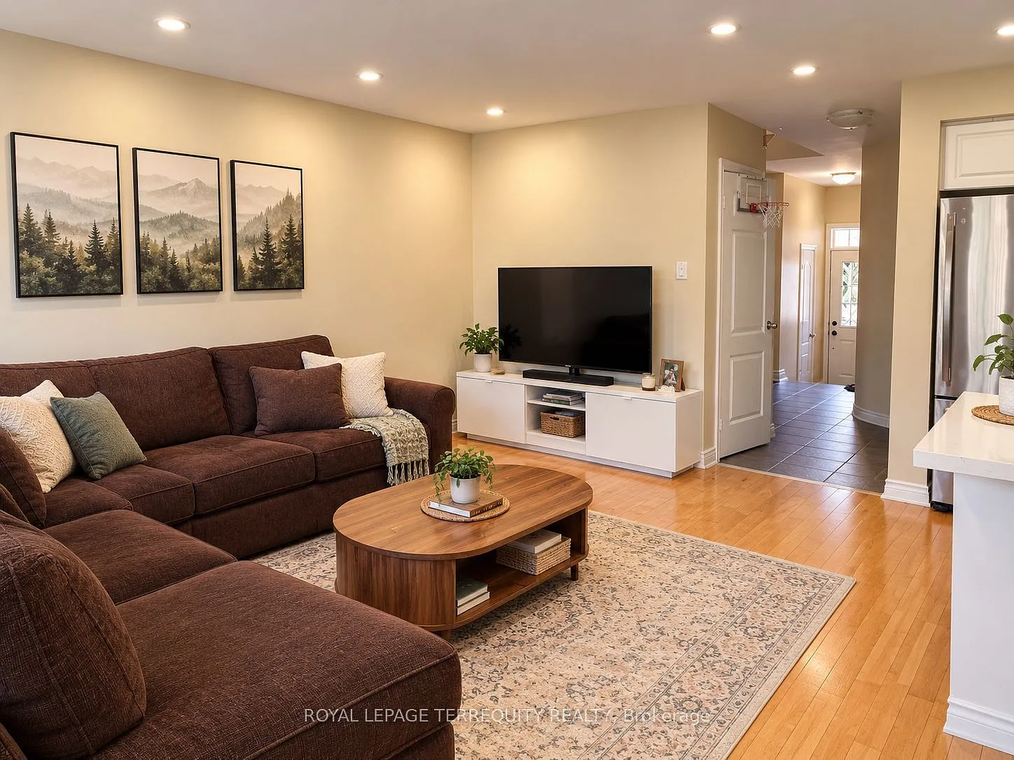 3 bed, $3,000 — Photo 2