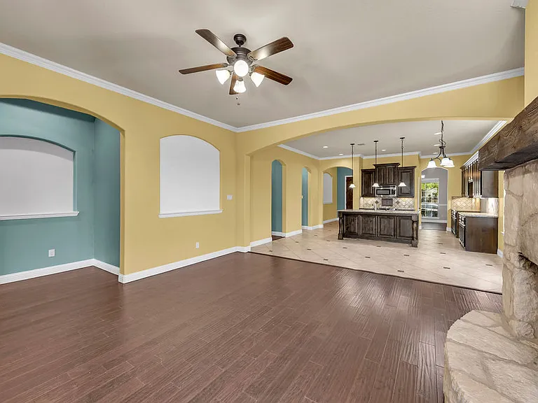 1721 Medina Ln — Photo 19