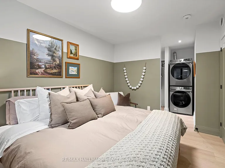130 Glenora St #2B — Photo 24