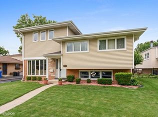 2140 Plainfield Dr, Des Plaines, IL 60018
