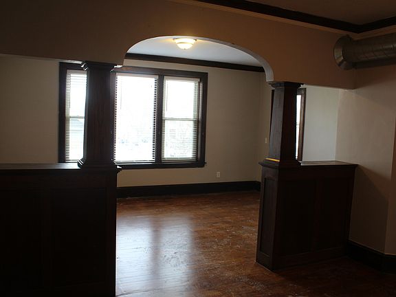 4th image of 632 Fulton St W Unit 202