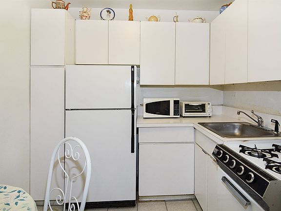 4th image of 5700 Arlington Ave APT 15A