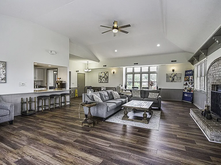 Tracy Creek Apartment Homes — Photo 26