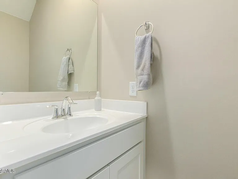 2268 W Laurie Ln — Photo 11