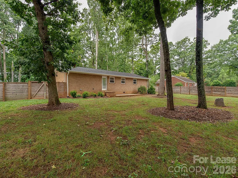 5646 Oak Dr — Photo 28