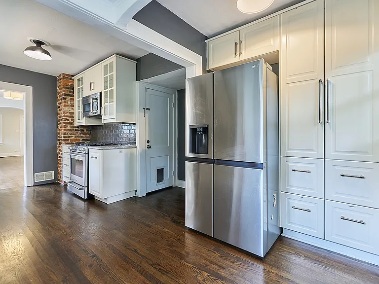 5740 Charlotte St — Photo 12