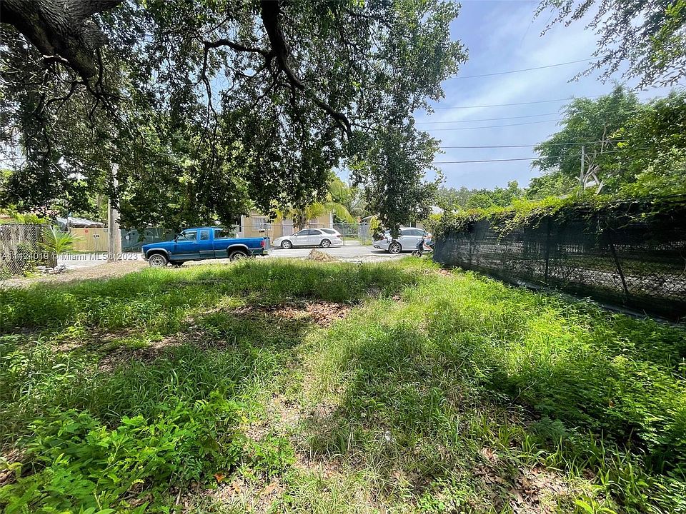 2nd image of 40 NE 59th Ter