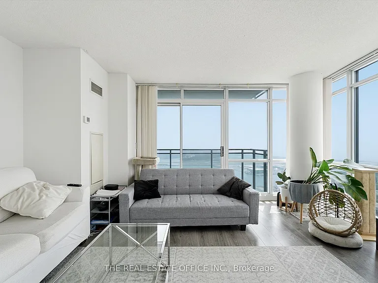 15 Fort York Blvd #4212 — Photo 5
