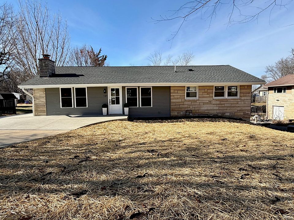 1st image of 121 Edgewood Dr