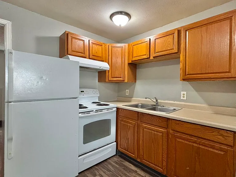 1915 W Boone Ave #1 — Photo 4