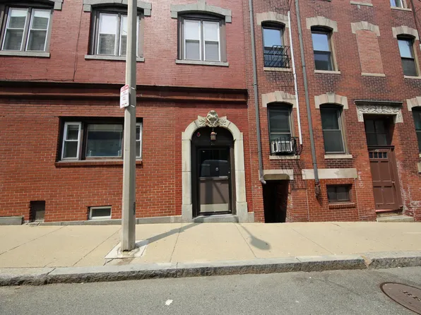 16 Henchman St APT 3R, Boston, MA 02113