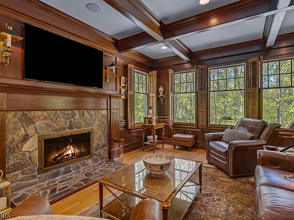 5th image of 82 Woodman Ln