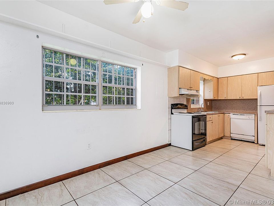 1st image of 365 NE 162nd St #0