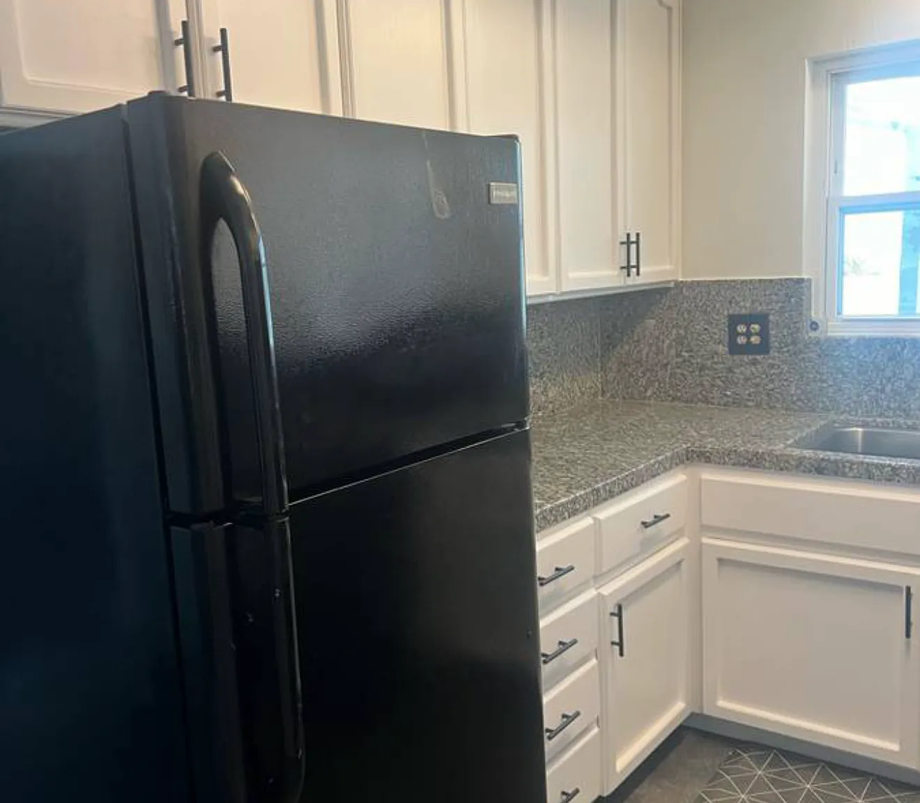 3 bed, 1264 sqft, $4,000 — Photo 2