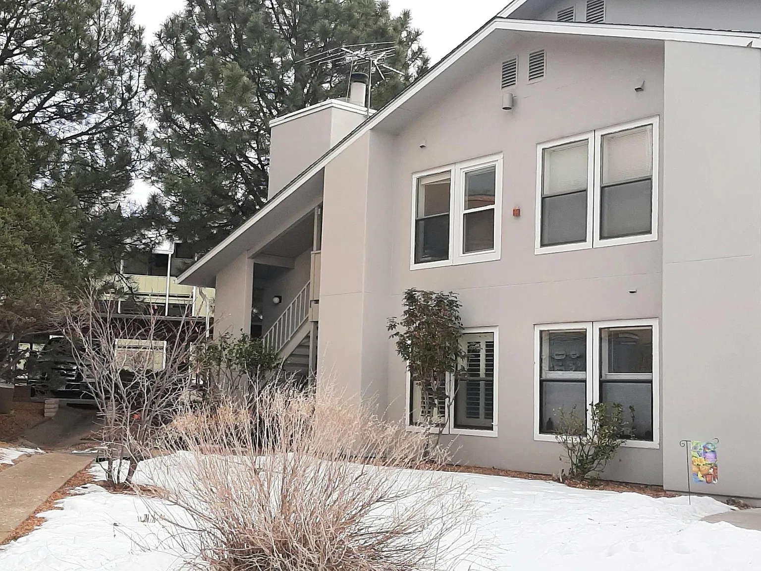 505 Oppenheimer Dr — Photo 2