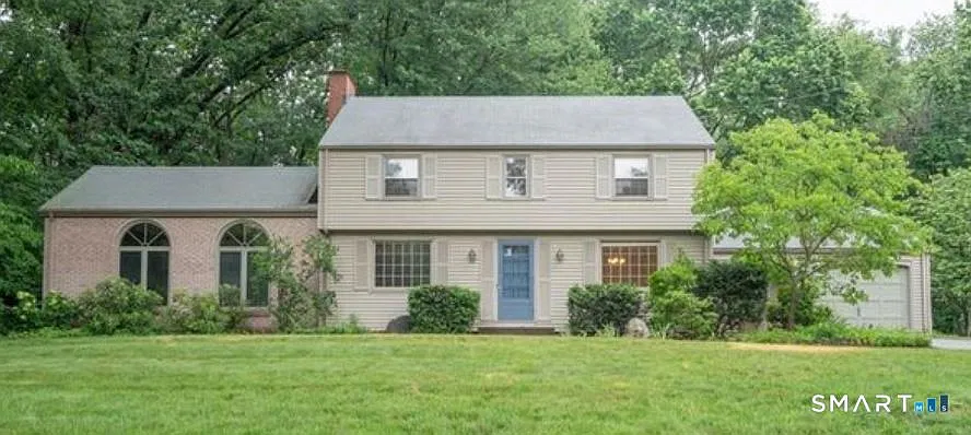 62 Buttonball Ln