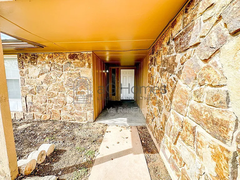 730 Arlington Dr — Photo 7