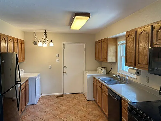 3399 S Forest St — Photo 3