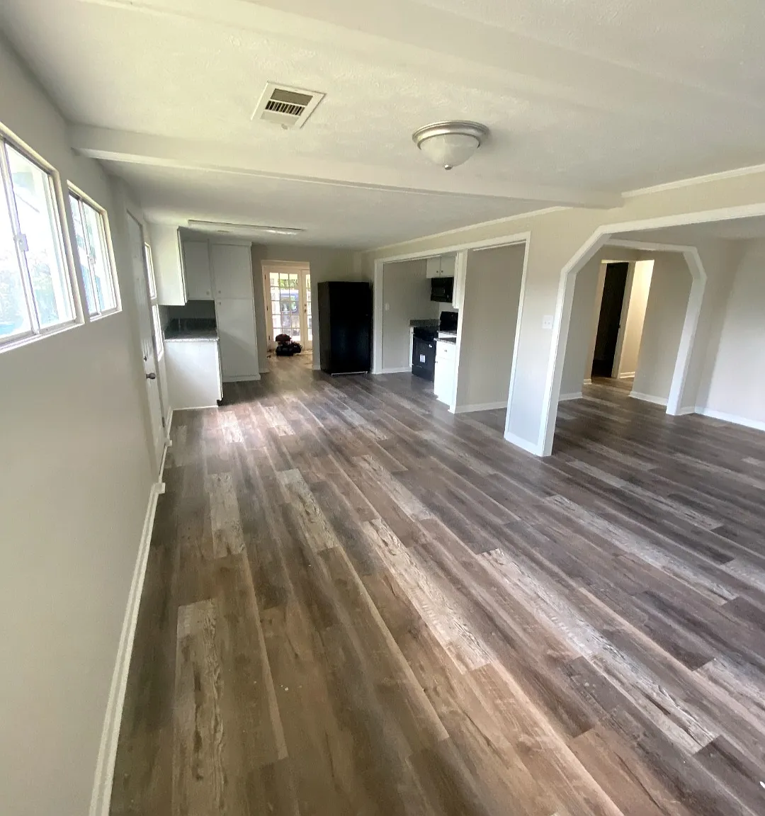 446 E Church St — Photo 2