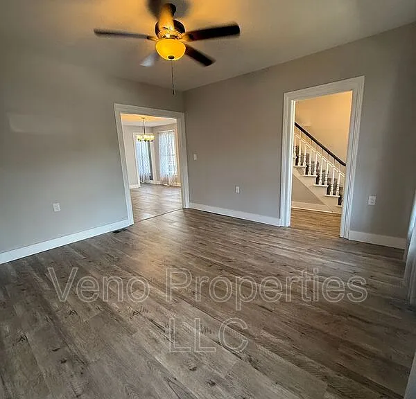 81 Bath St — Photo 4
