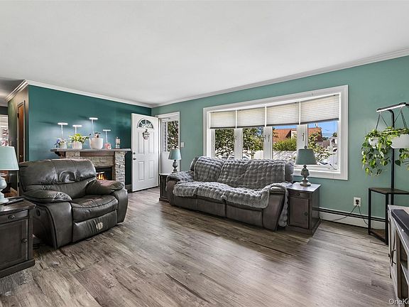 4th image of 15 Willard Avenue
