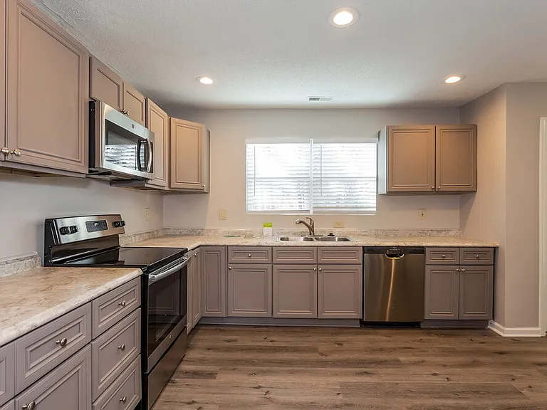2341 Castlecomer Dr — Photo 8