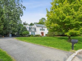 958 Blue Hill Ter, Franklin Lakes, NJ 07417