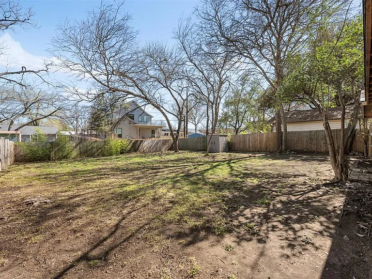 2705 Sherwood Ln — Photo 15