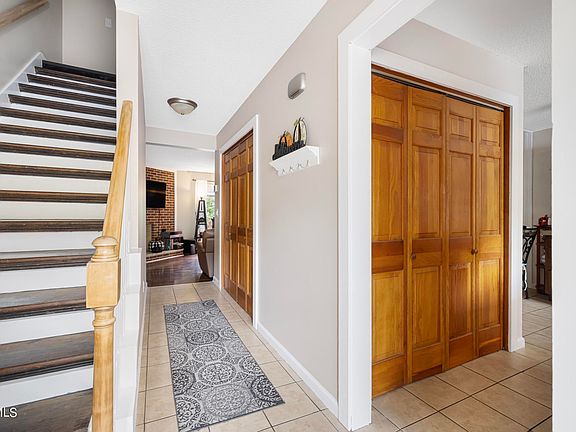 3rd image of 605 Redstone Dr APT 24