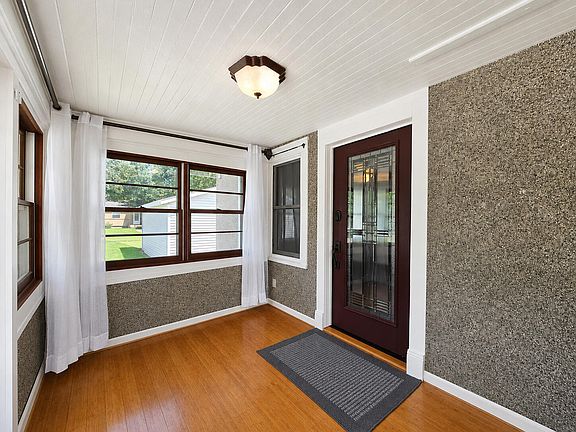 4th image of 1108 Lincoln Way