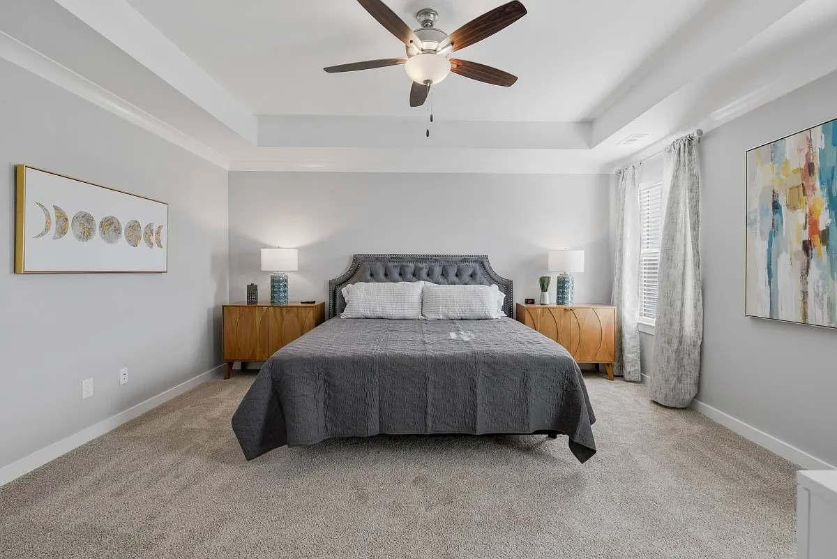 3 bed, 2.5 bath, 2155 sqft, $5,990 — Photo 2