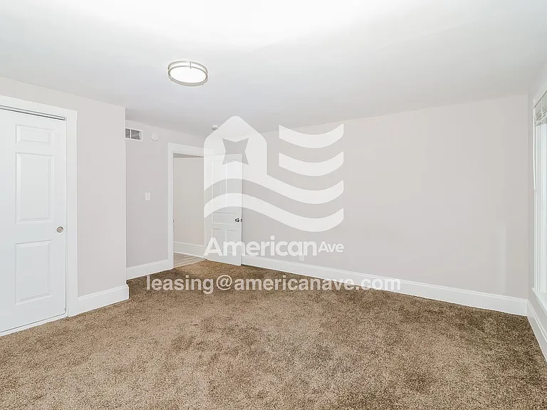 1062646_010_wm_-_main_bedroom_13241243.jpg
