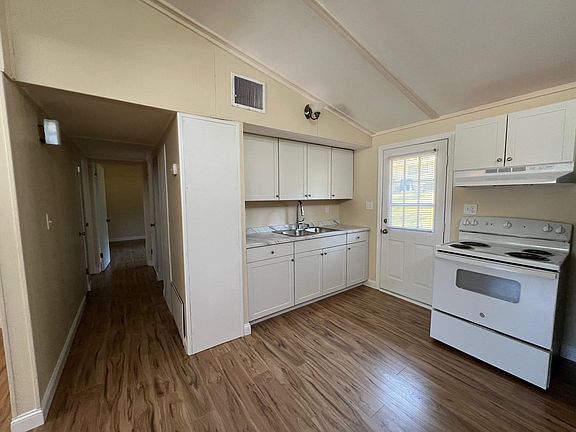 3rd image of 1557 Coombs Dr #1
